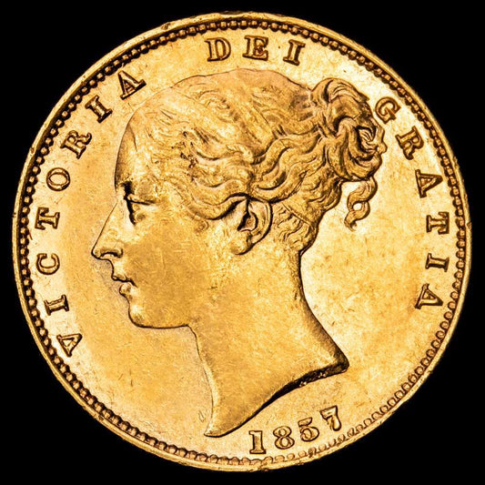 Soberano de oro de Gran Bretaña Victoria 1857/5. Encapsulada como AU 58 por NGC, KM736.1, S-3852D. Variedad sobredatada.